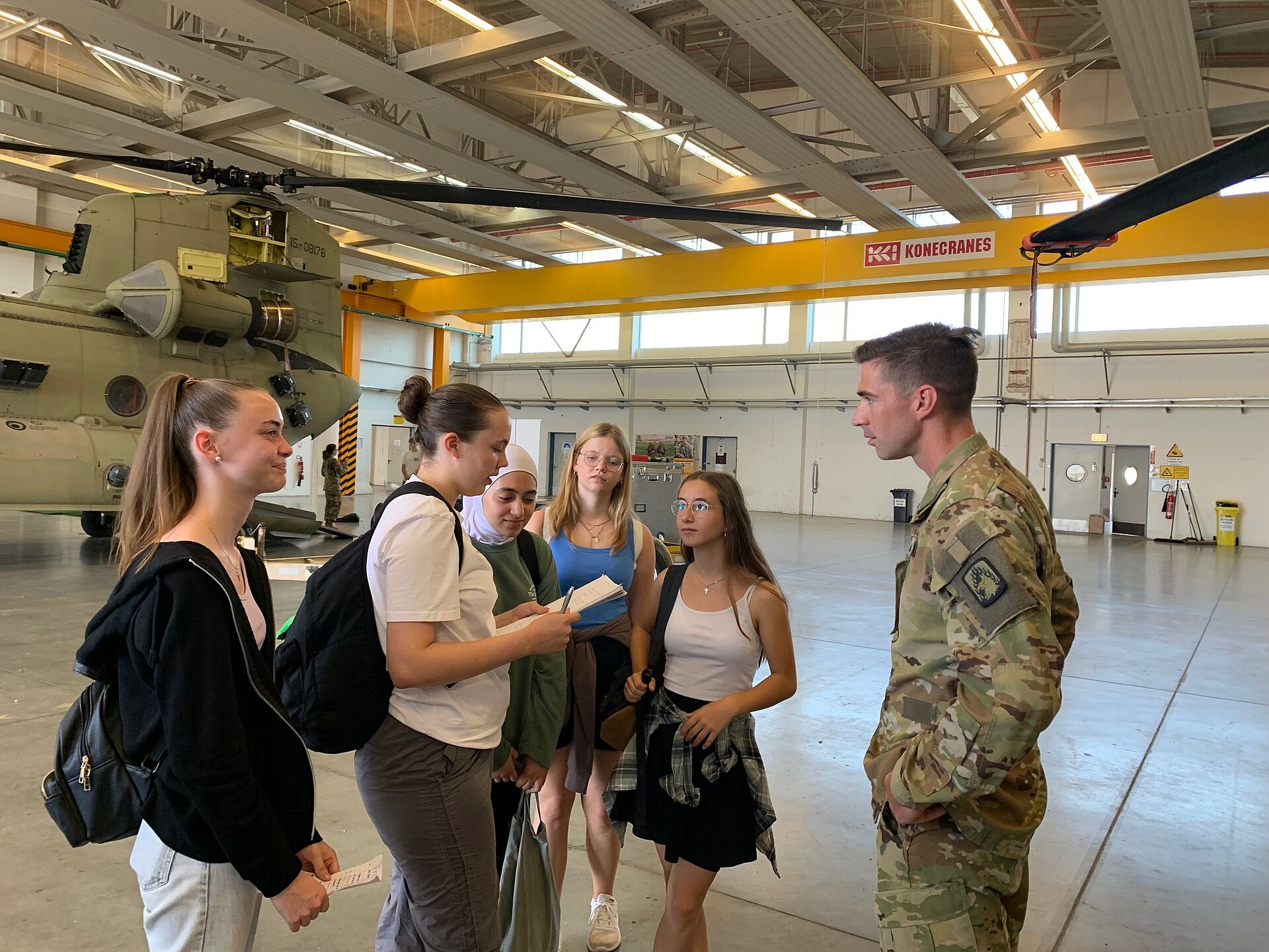 Ein Tag in den USA – Schüler*innen der 8. Klassen besuchen die amerikanische Kaserne in Katterbach