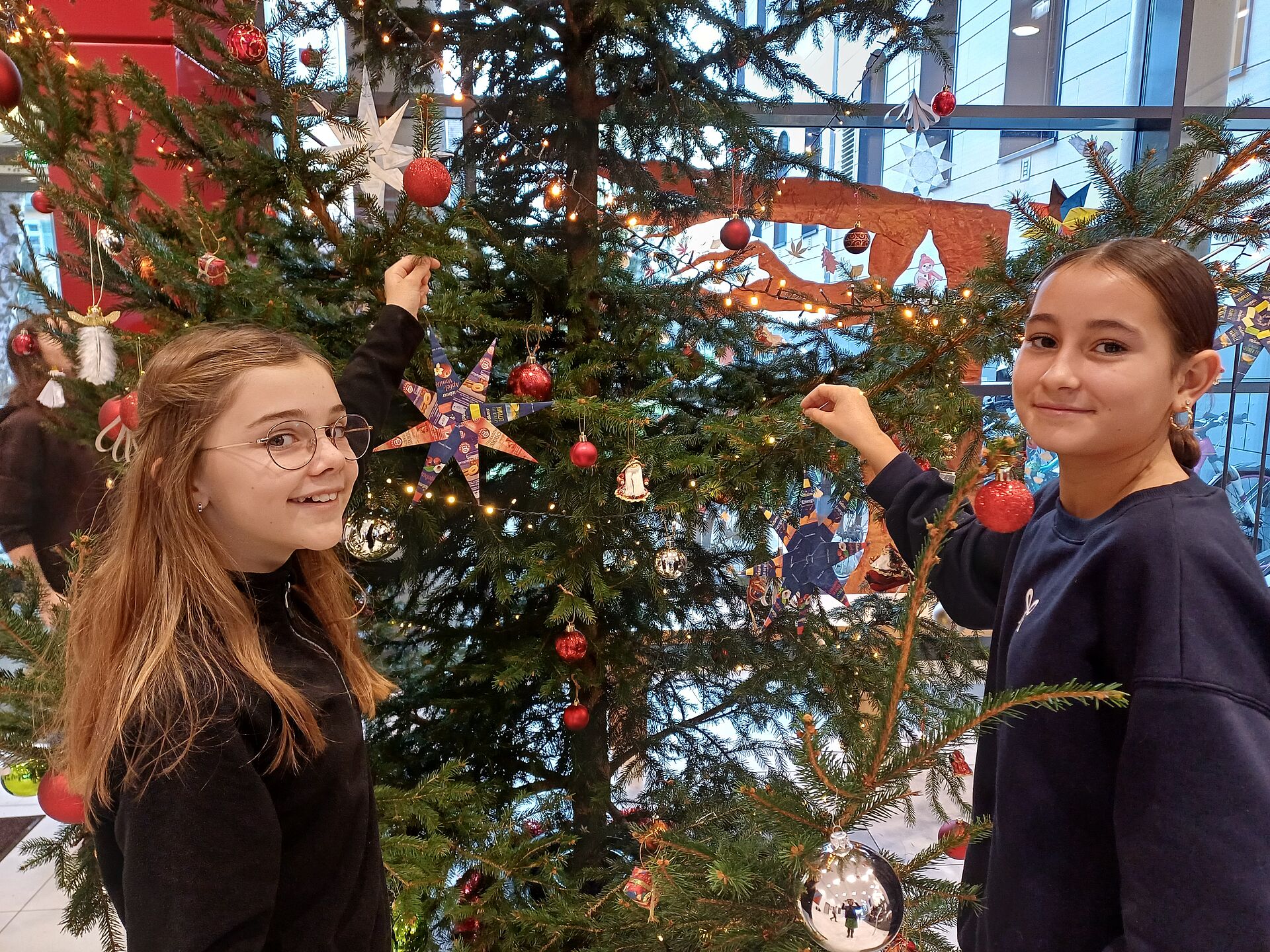 Adventseinläuten am Tannenbaum