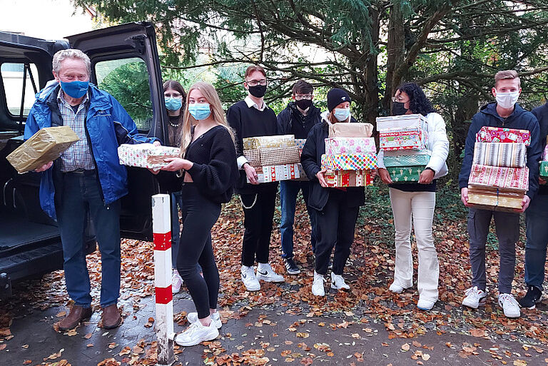 Päckchen werden verladen Päckchen werden verladen