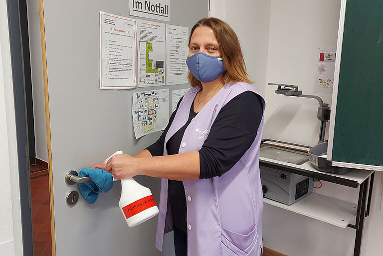 Desinfektion der Türklinken Desinfektion der Türklinken