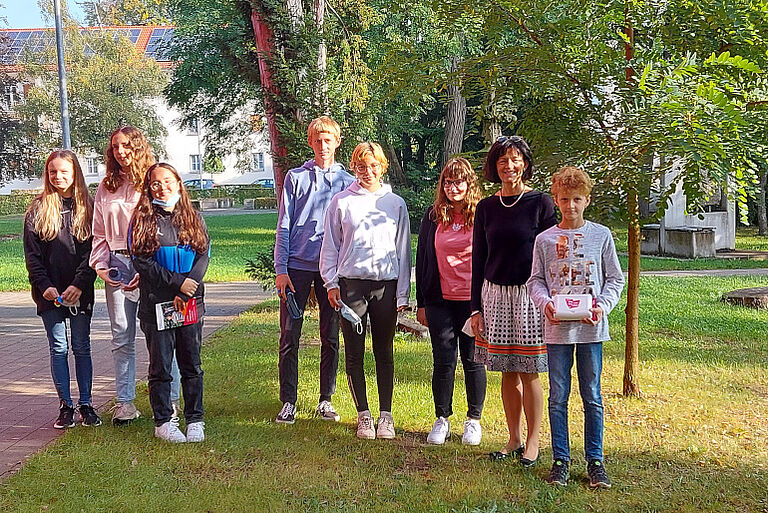 Begrüßung der Neuen durch die Schulleiterin Begrüßung der Neuen durch die Schulleiterin