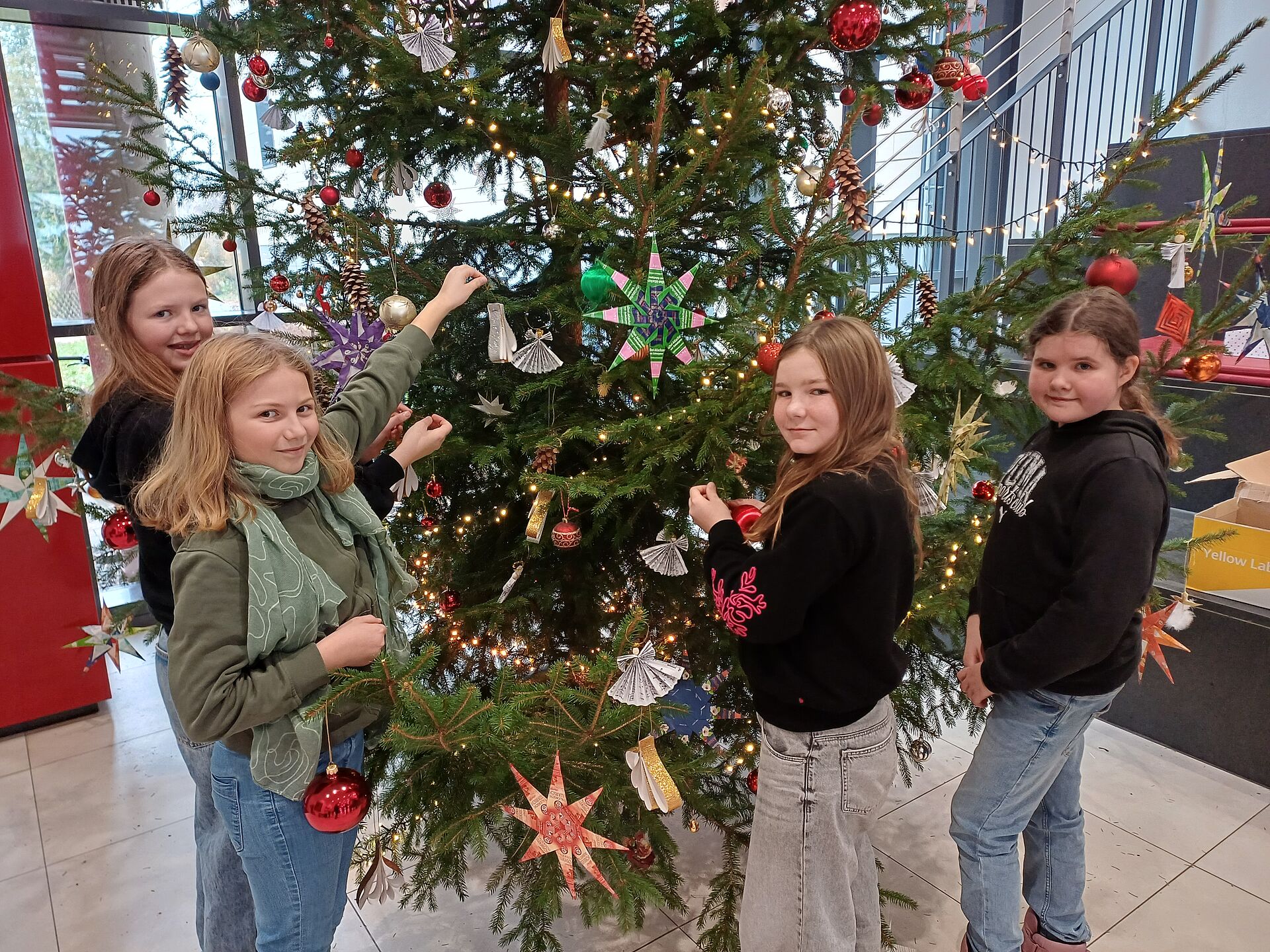 Weihnachtszauber in unserer Aula 