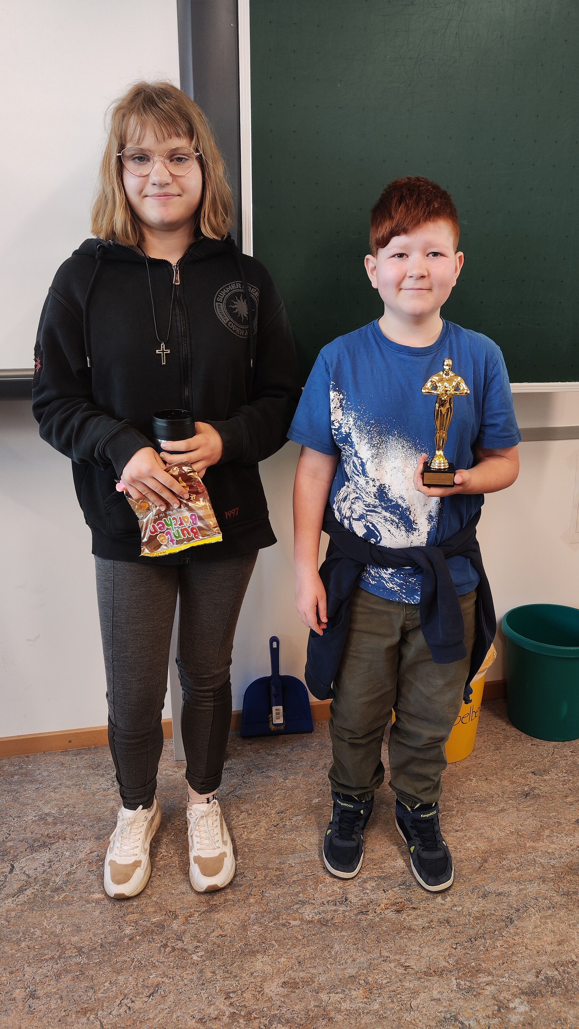 Schätze unserer Realschule: Unser Rechenkönig und unsere Rechenkönigin sowie Amelie - erfolgreiche Bogenschützin