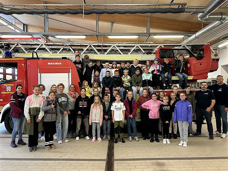 Wasser von oben, Blaulicht von innen – Wandertag zur Feuerwehr