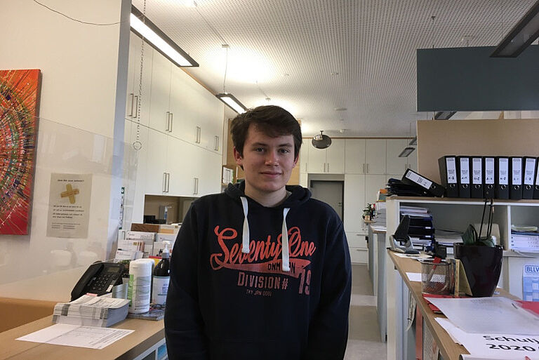 Aaron macht sein freiwilliges soziales Jahr in der Laurentius-Realschule