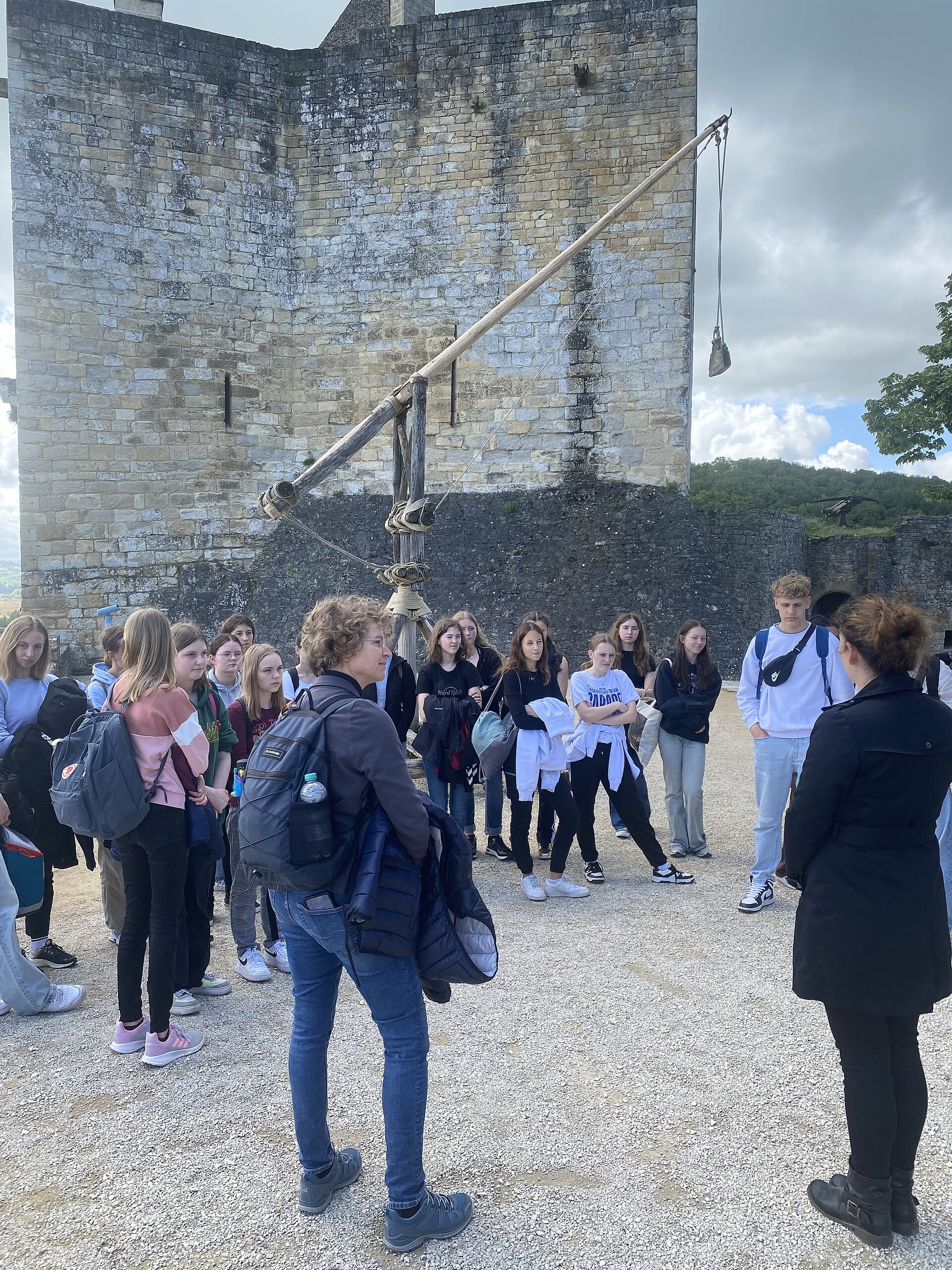 Führung ums Schloss Castelnaud mit riesiger Steinschleuder