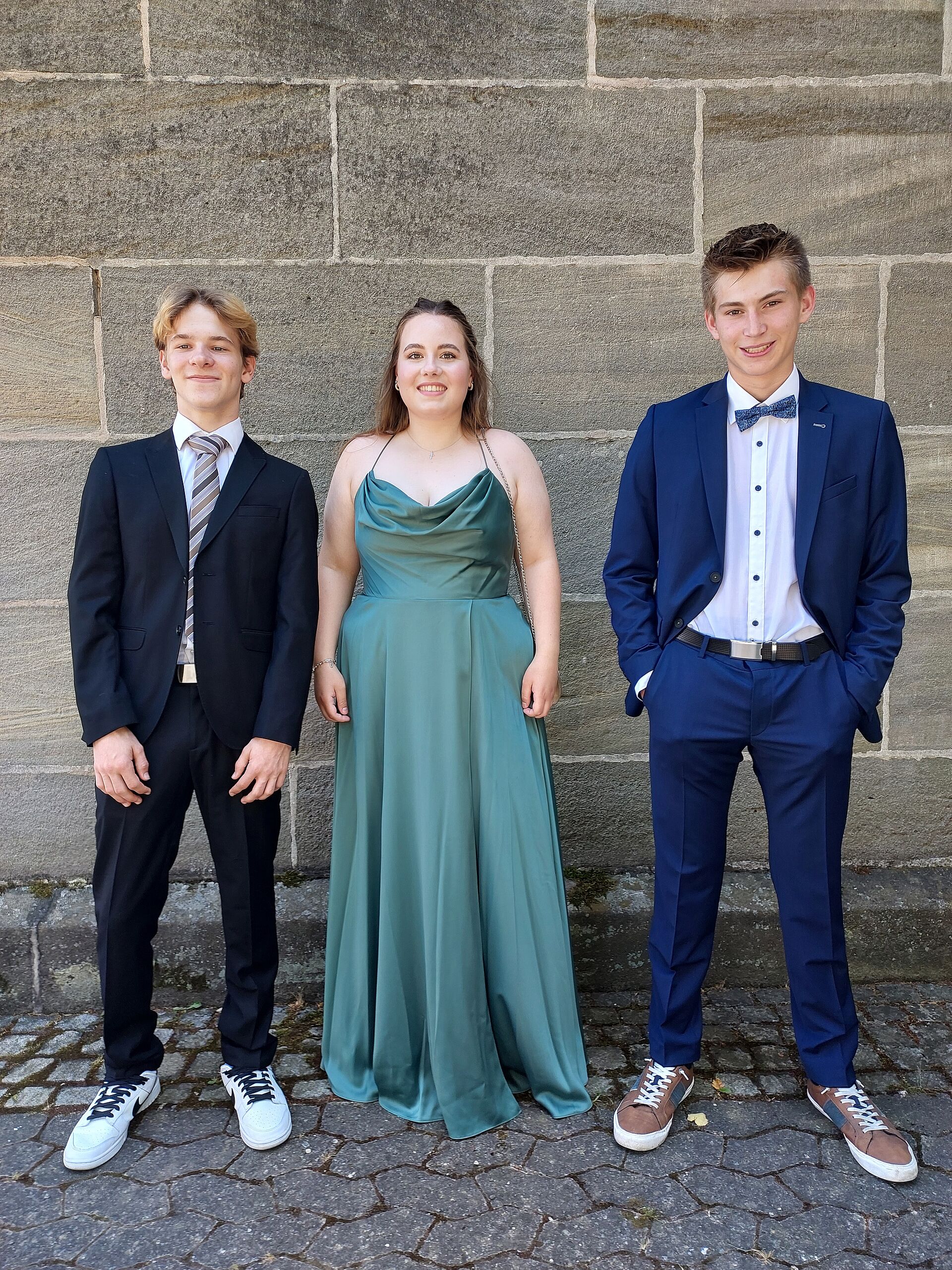 Die drei Schulbesten Daniel Wagner, Hannah Weiß und Nils Hirsch (von rechts)