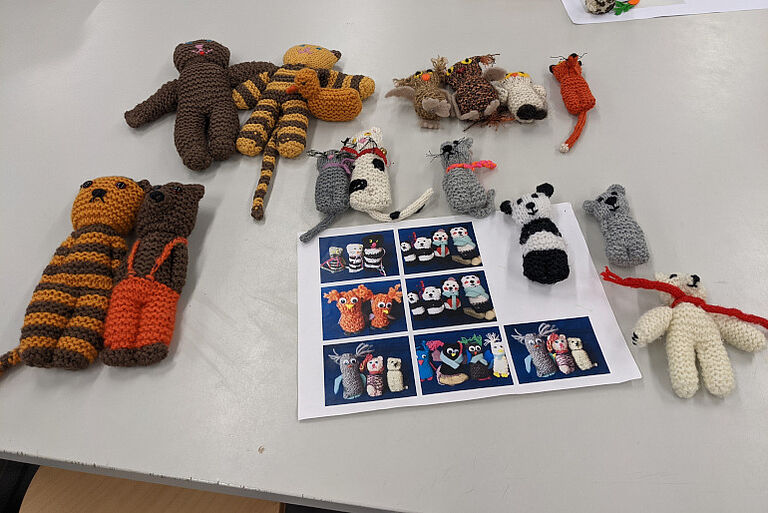 Im Fach Textiles Gestalten entstandene Stofftiere Im Fach Textiles Gestalten entstandene Stofftiere
