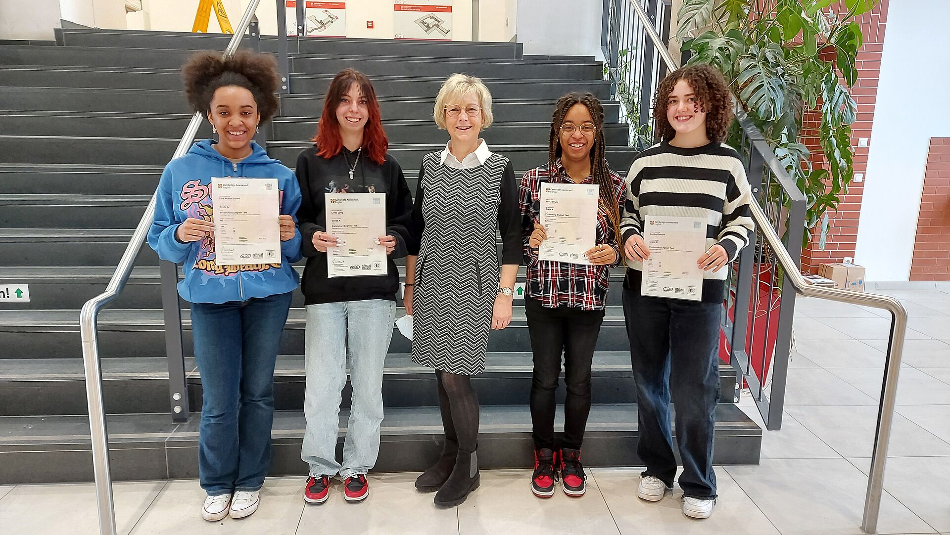  Schülerinnen erfolgreich beim Cambridge PET Sprachzertifikat