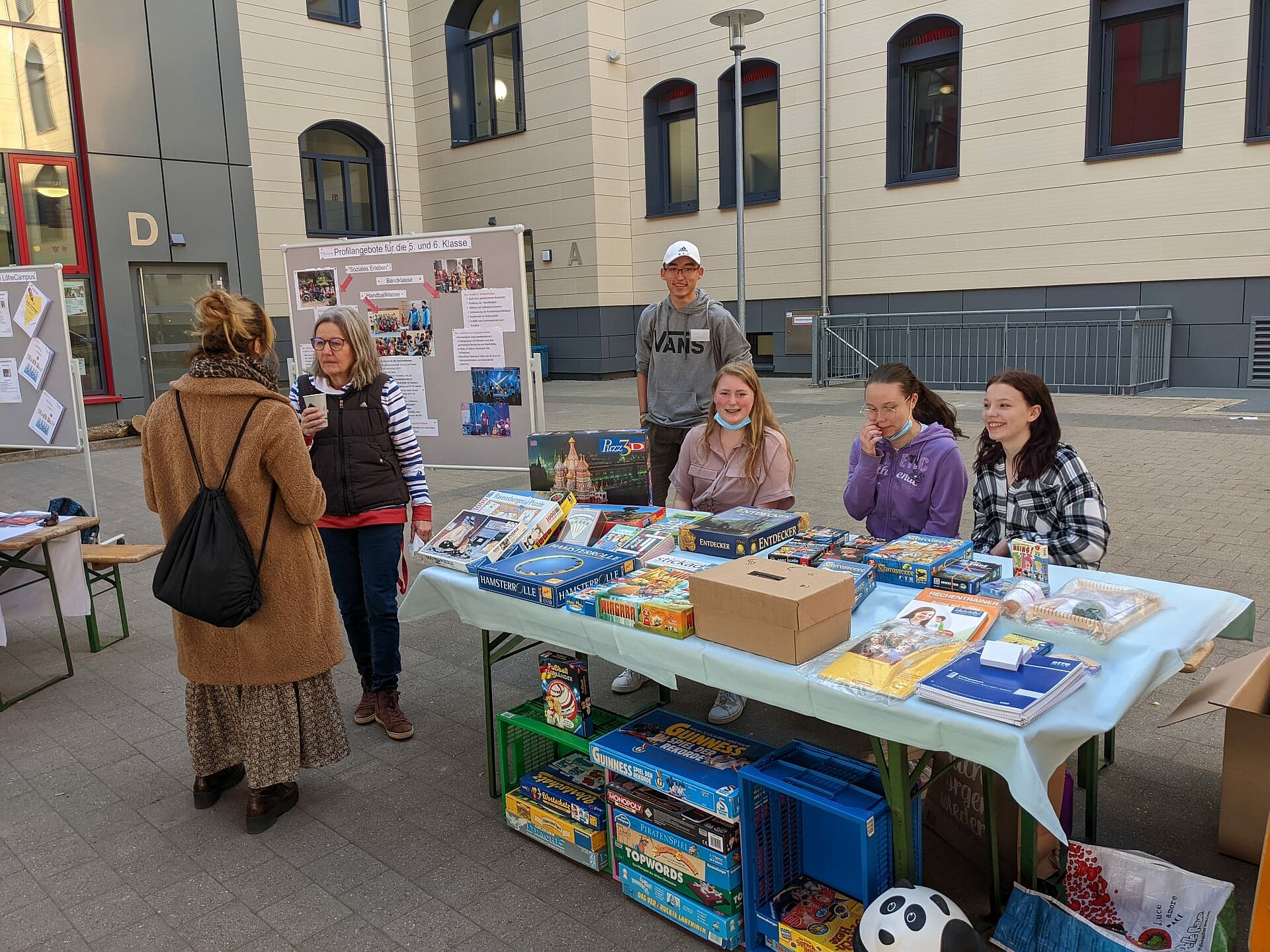 Unser Schulradio “Say What” startet Spendenverkauf für die Ukraine