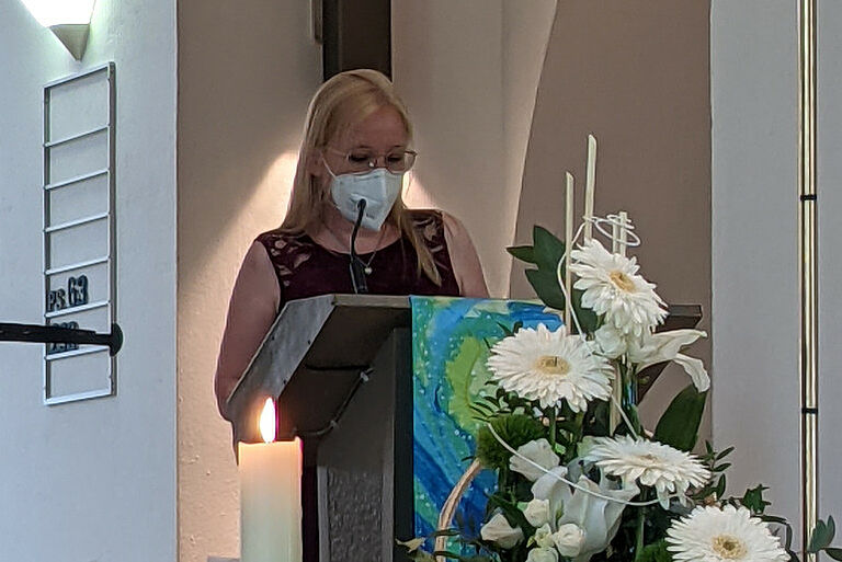 Frau Prüger führte durch den Gottesdienst Frau Prüger führte durch den Gottesdienst