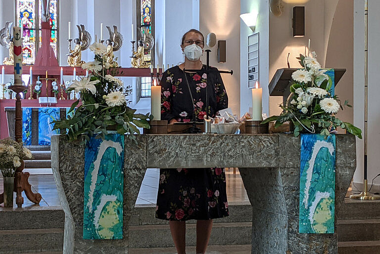 Frau Brechtelsbauer führte durch den Gottesdienst Frau Brechtelsbauer führte durch den Gottesdienst
