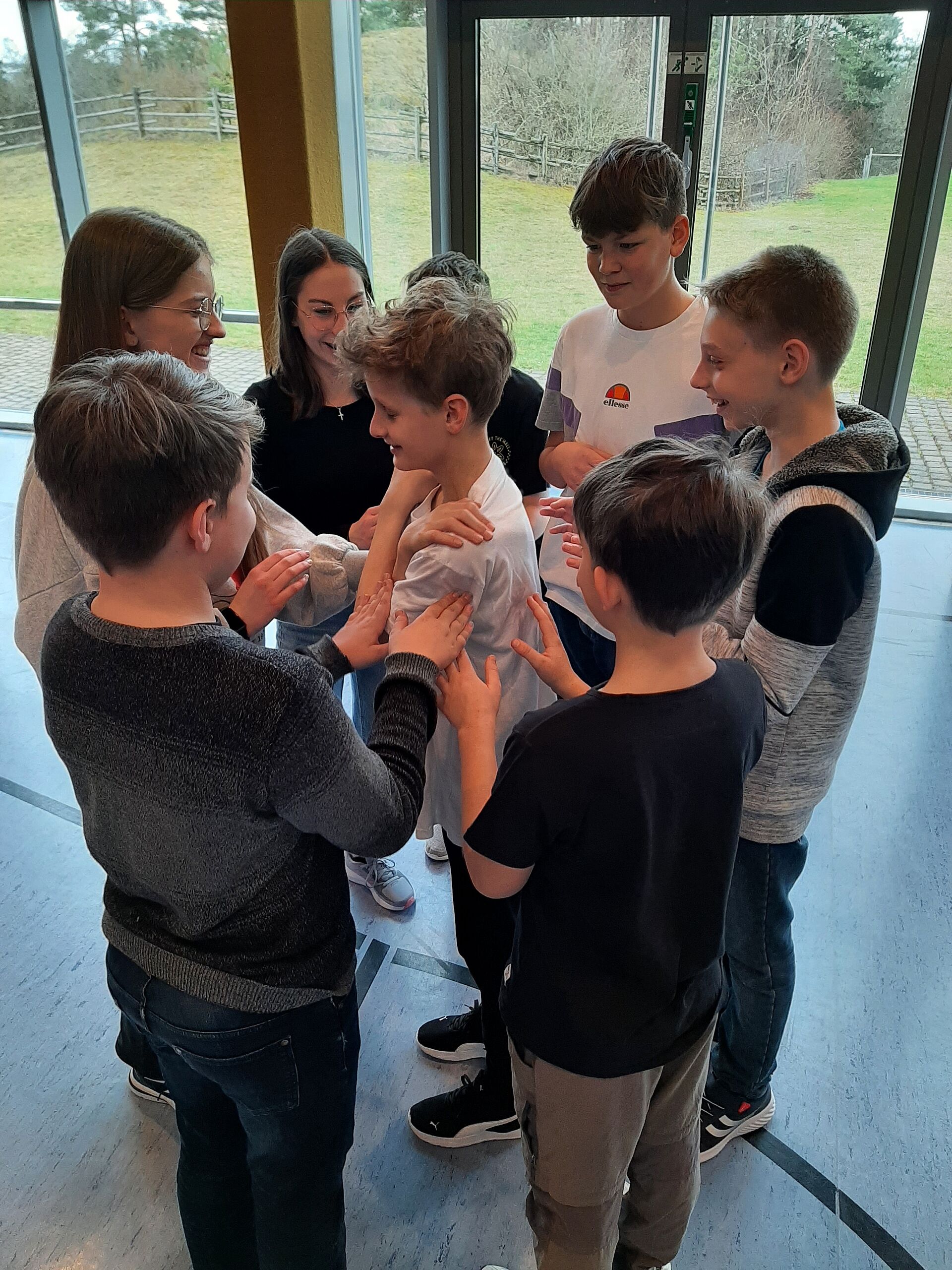 Spiele für den Zusammenhalt in der Klasse