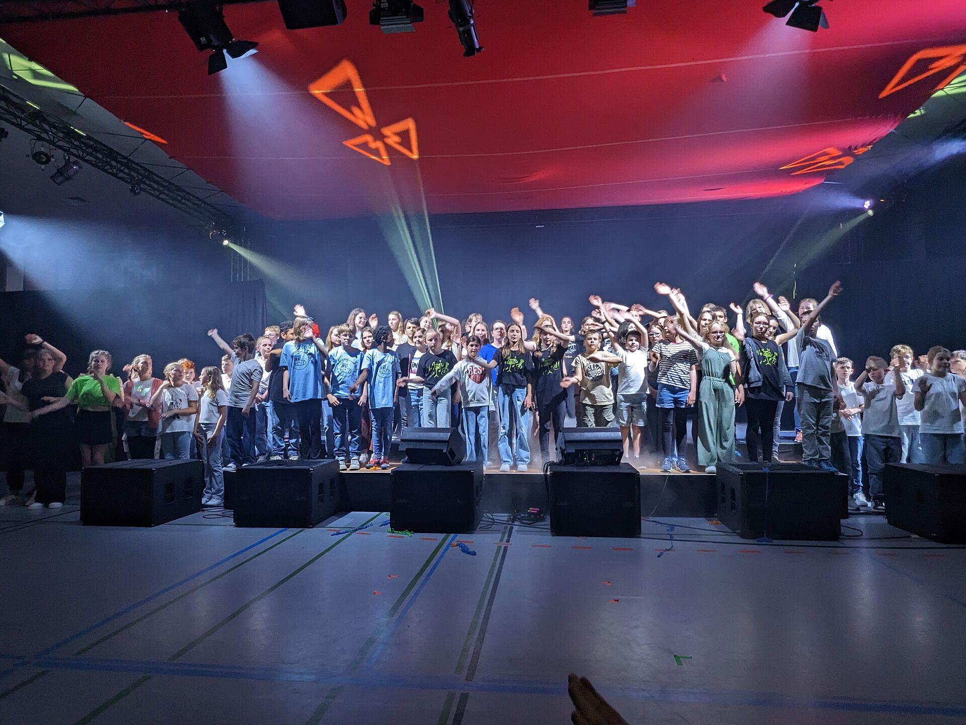 Ein Showprogramm der Extraklasse: Das Frühjahrskonzert der Laurentius-Realschule 2024