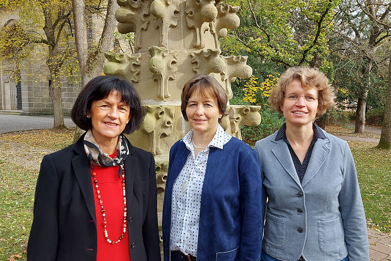 Schulleiterin Gerda Seitzinger-Bürkel, Stellvertretende Schulleiterin Dr. Claudia Grimmer, Mitarbeiterin der Schulleitung Liane Manseicher Das Schulleitungsteam